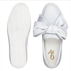Nine West Leather Sneakers 9 1/2 with bow!!